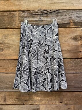 Ardoise Pleated skirt, Black with white leaf print, size 9/10